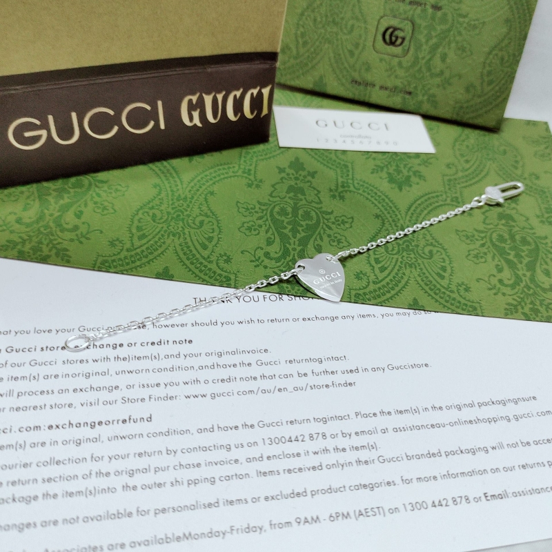 G*u*i bracelets
